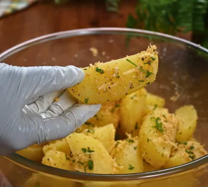 How to Make Wedge Potatoes