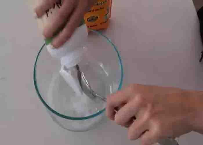 Making DIY toilet bombs
