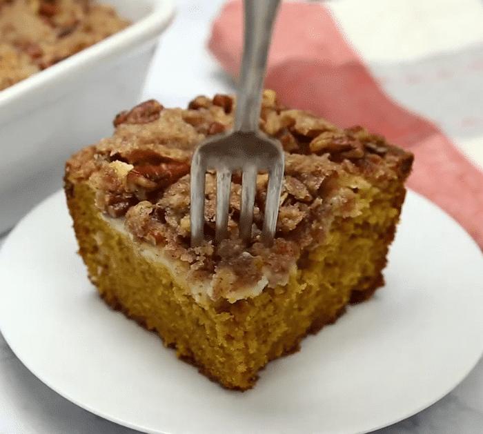 How to Make Cream Cheese Pumpkin Crunch Cake