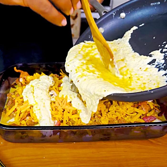 Biscuits And Gravy Casserole With Sausage - Easy Breakfast Casserole - Canned Biscuit Casserole Recipe