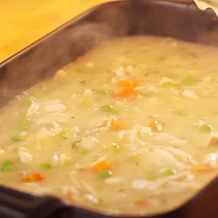 Beth's Chicken And Biscuit Casserole Recipe - How To Make Chicken And Biscuit Casserole - Easy Casserole Recipes