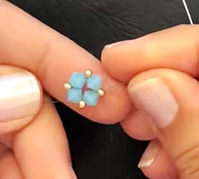 Learn To Make this DIY beaded bracelet for a gift at Christmas