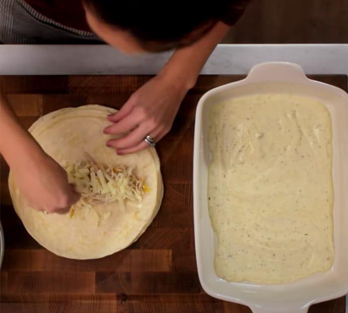 directions on how to make sour cream chicken enchiladas