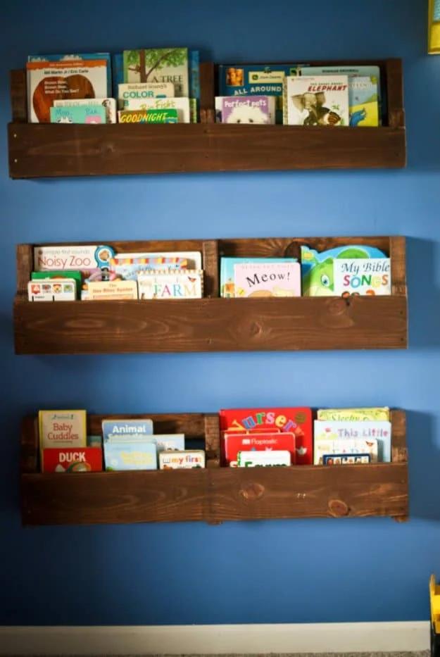 DIY Pallet Furniture Ideas - Wood Pallet Bookshelf - Best Do It Yourself Projects Made With Wooden Pallets - Indoor and Outdoor, Bedroom, Living Room, Patio. Coffee Table, Couch, D