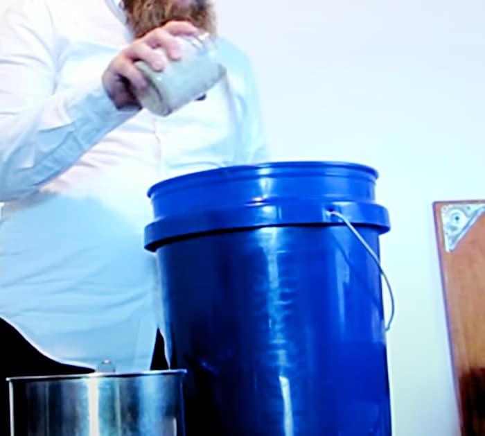 Welch's grape juice wine in a 5 gallon bucket at home tutorial