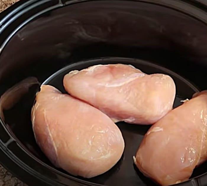 How to Make Chicken and Gravy in the Crockpot - Easy Slow Cooker Recipes