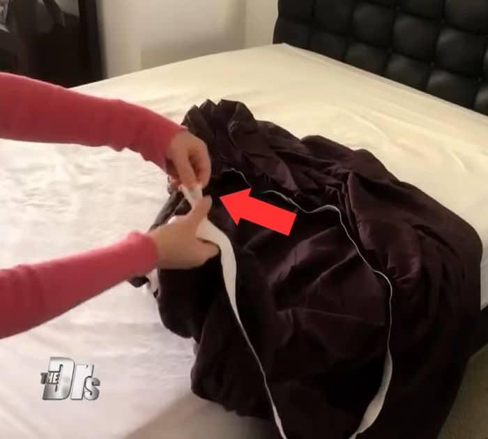 How to Put a Fitted Bedsheet