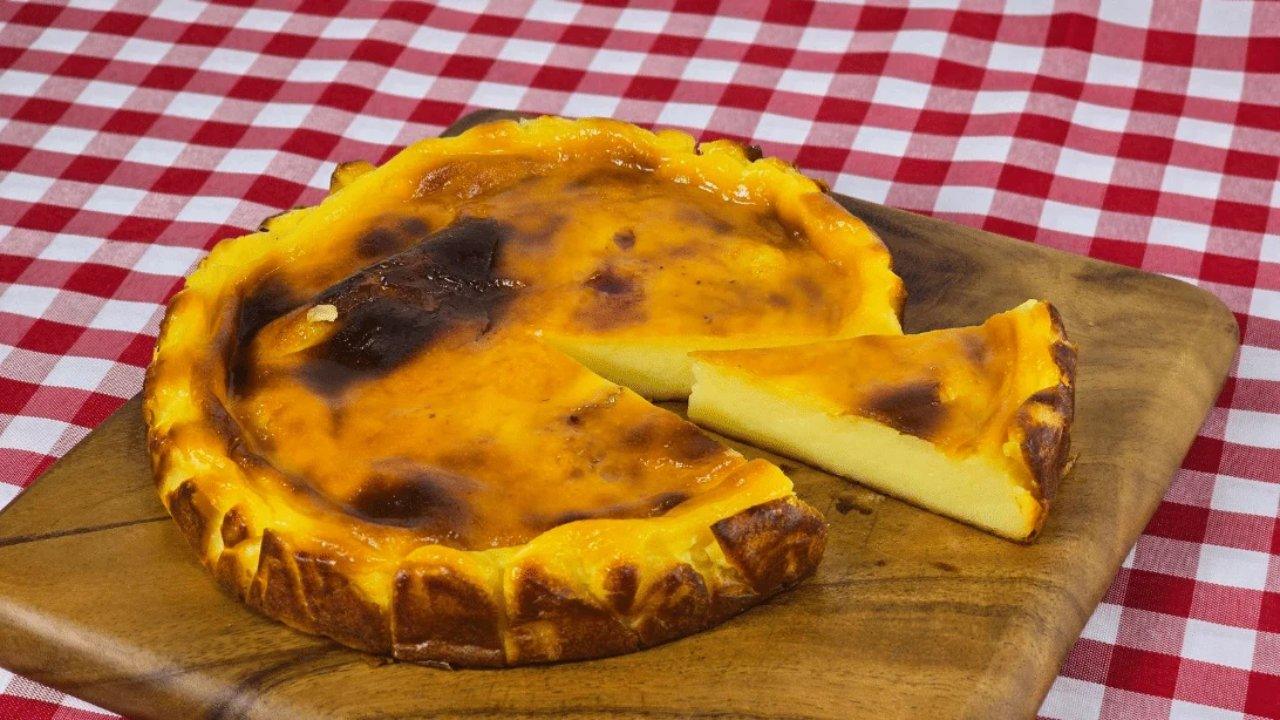 4-Ingredient Easy Cheesecake Recipe