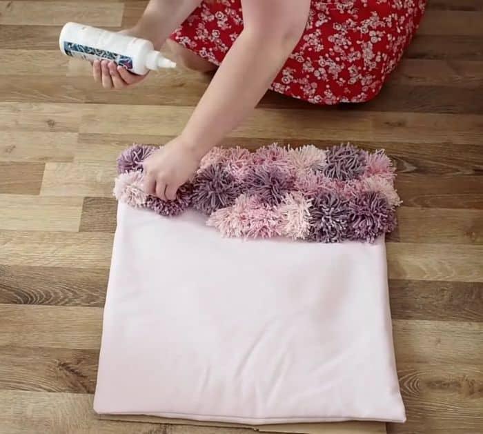 DIY Yarn Pom Pom Cushion Tutorial