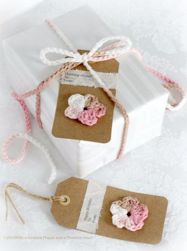 Crochet Gift Bow, a DIY gift bow, simple enough for a first attempt and satisfying from start to end