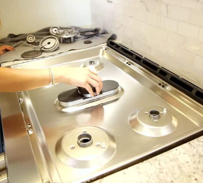 Easy Way To Clean Your Stovetop