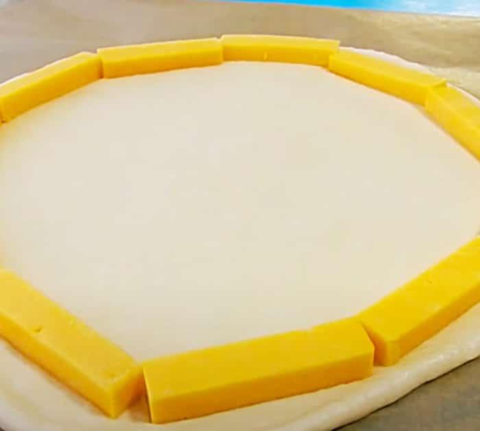 How To Stuff A Pizza Crust - Homemade Pizza Recipe - Pizza Dinner Ideas