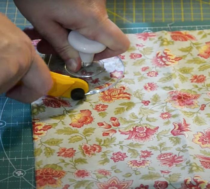 How To Sew Patchwork Blooms | Sewing Hacks