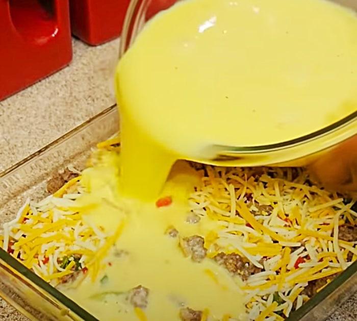 How to make an egg, sausage and potato casserole for breakfast