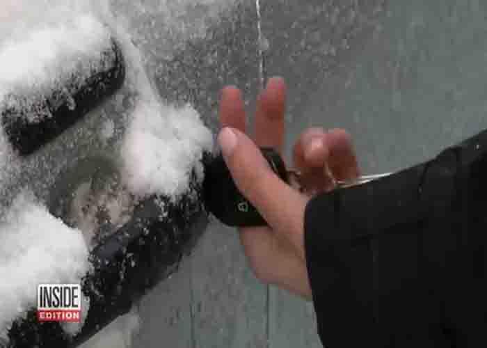 Using hand sanitizer to unlock frozen car lock