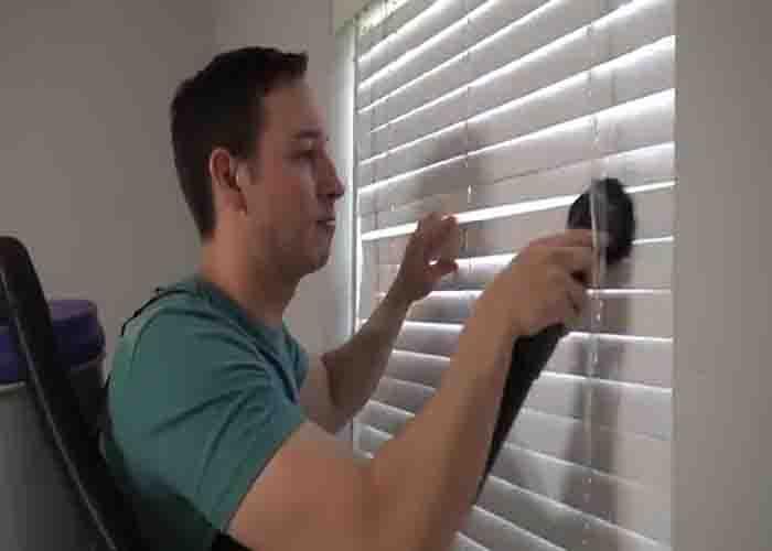Cleaning the blinds using a vacuum