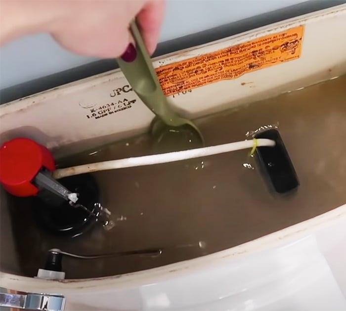 DIY Cleaning Tips and Hacks - Deep Cleaning Hacks - Deep Cleaning Toilet Tank