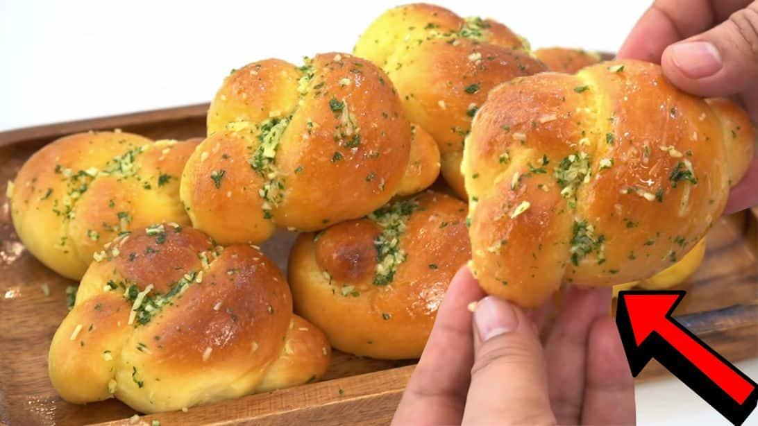 Easy Garlic Parmesan Knots Recipe