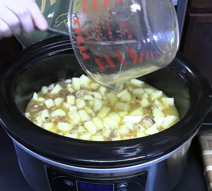 How to Make Apple Pudding Cake Using Slow Cooker