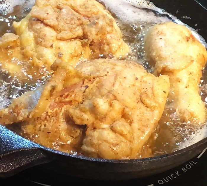How To Make Smothered Chicken and Gravy Recipes - Soul Food Cooking - Fried Chicken Recipes
