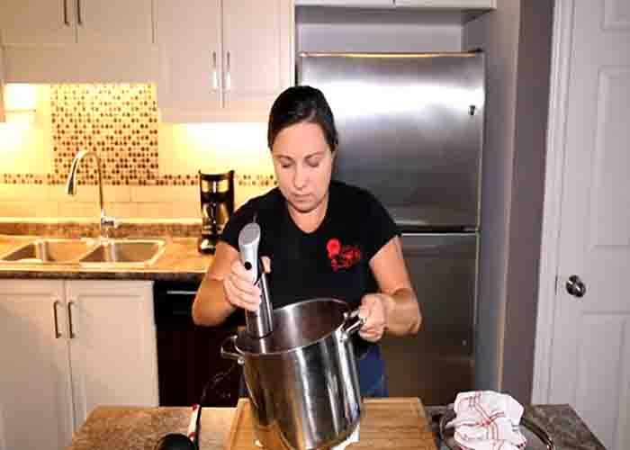 Blending the roasted red pepper and tomato soup