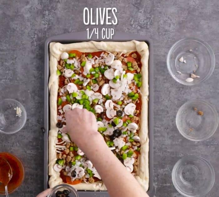 How to Make Sheet-Pan Stuffed Crust Pizza