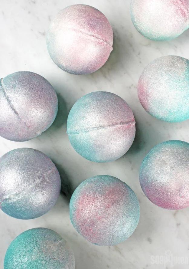 Iridescent Pearl Bath Bomb DIY, quick enough to make on a lazy Sunday afternoon and a little luxury that costs almost nothing
