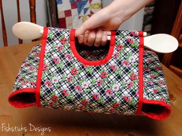 Best Quilting Projects for DIY Gifts - Casserole Carry All Quilt - Things You Can Quilt and Sew for Friends, Family and Christmas Gift Ideas - Easy and Quick Quilting Patterns for