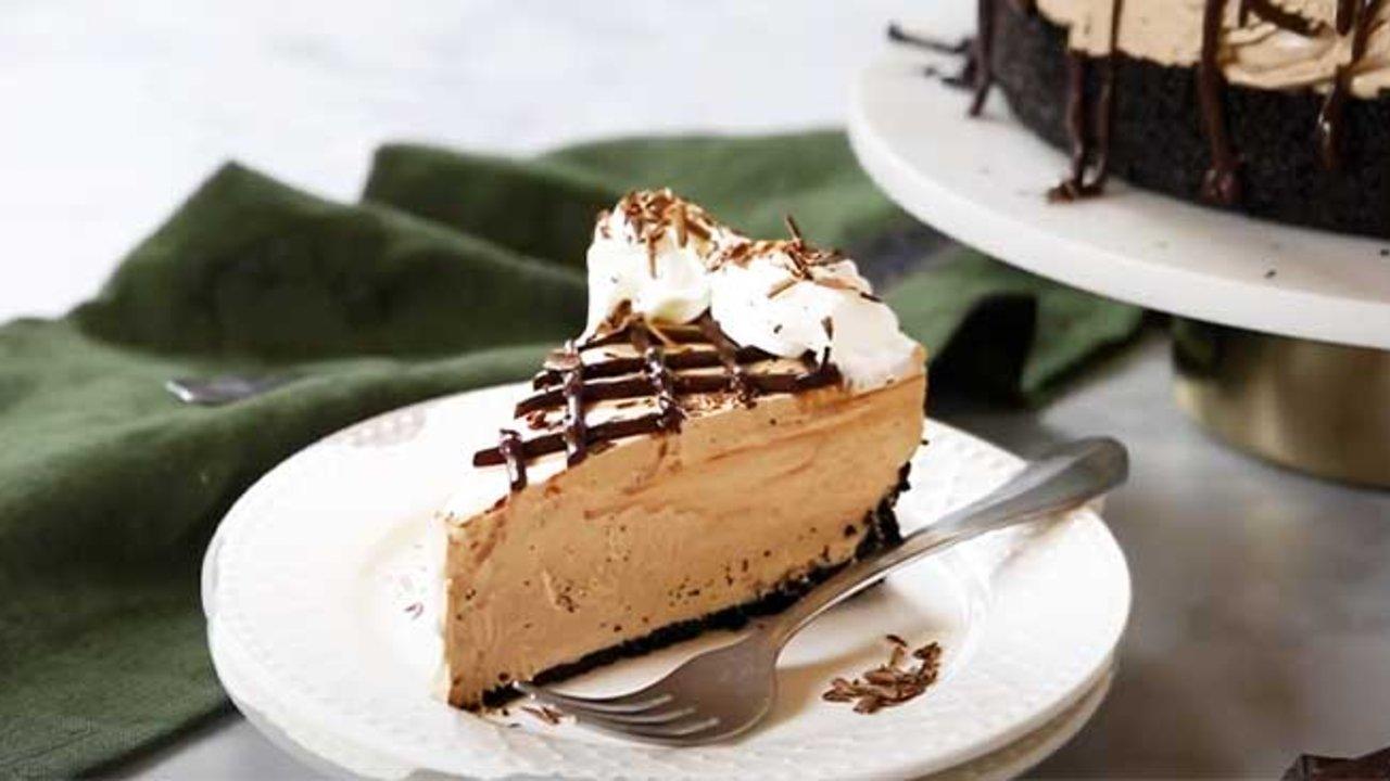 Easy No Bake Bailey’s Irish Cream Cheesecake
