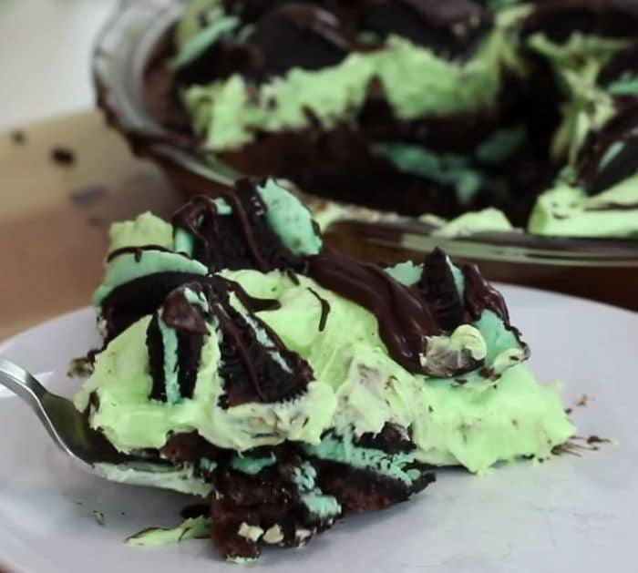 How to Make Mint Oreo Dessert Pizza