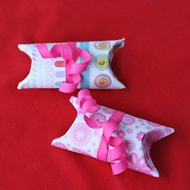 Cool Gift Wrapping Ideas - Cardboard Tube Pillow Boxes - Creative Ways To Wrap Presents on A Budget - Best Christmas Gift Wrap Ideas - How To Make Gift Bags, Reuse Wrapping Paper,