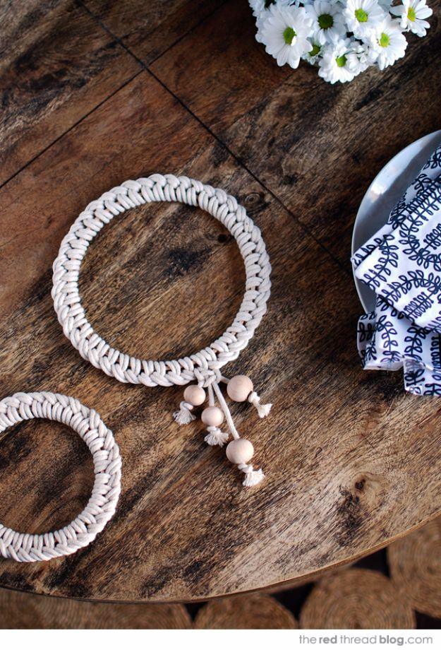 Scandinavian Style Knotted Trivet, a boho accent piece made from simple knots and a charming handmade gift idea