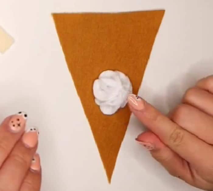 Easy to Make DIY Fall Pie Garland Décor