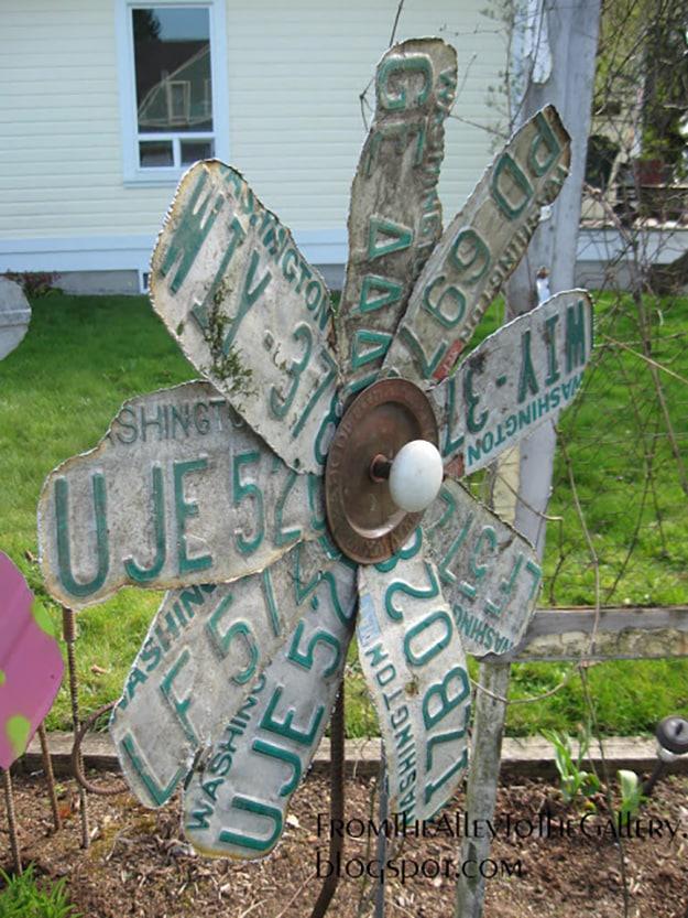 Upcycled Old Car Parts Ideas - DIY License Plate Garden Decor - DIY Projects & Crafts by Sueeye #diy