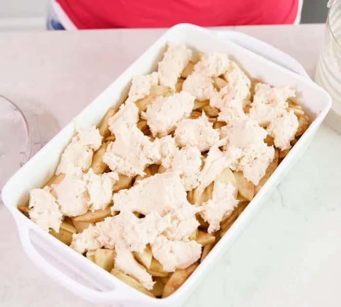 How to Make a Classic Apple Cobbler