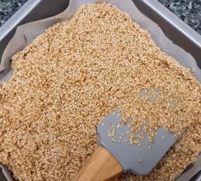 No-Bake 2-Ingredient Crunchy Bars Ingredients