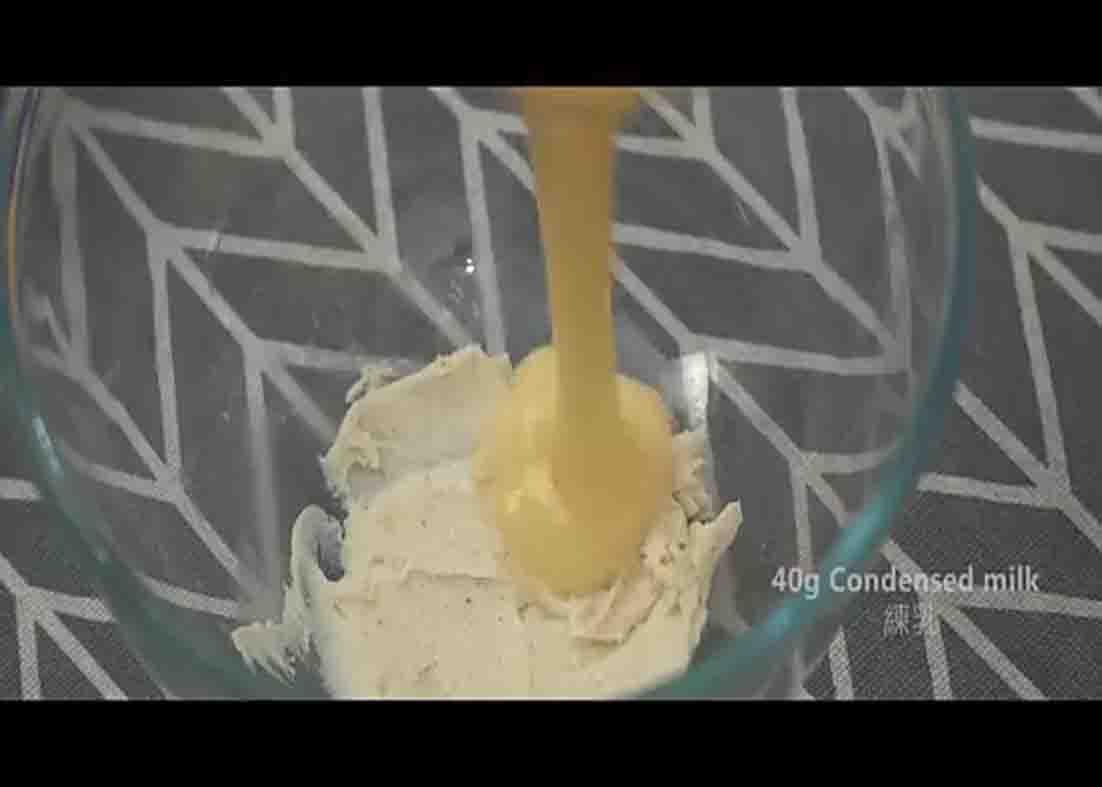 Making the Oreo ice cream sandwich