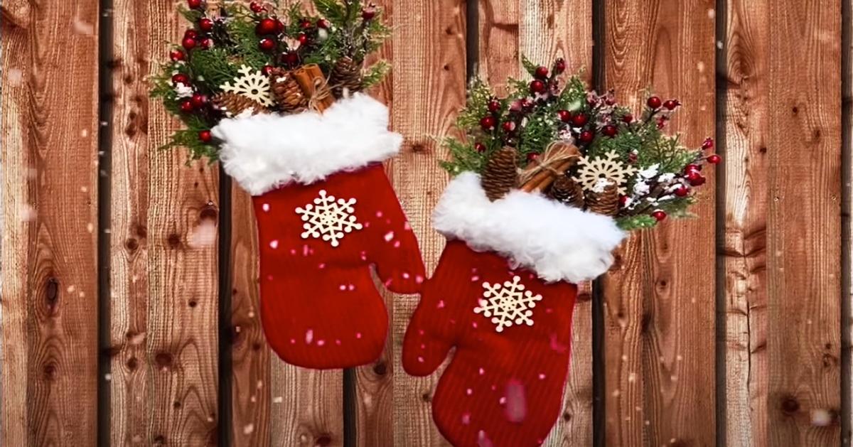 DIY Santa Mitten Oven Wall Hanging
