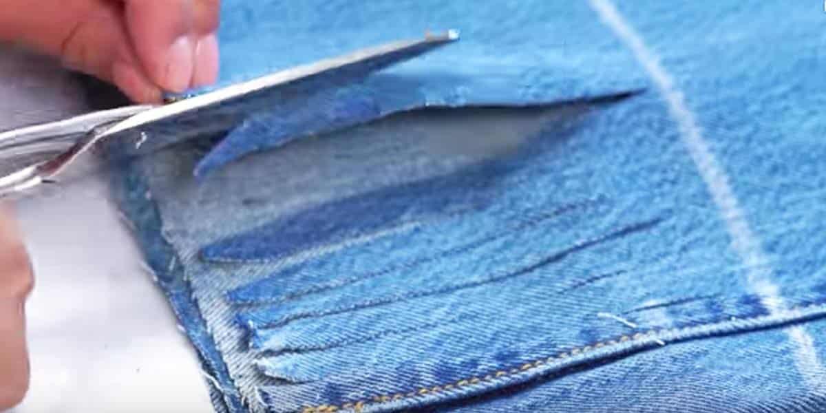 She Does Something Chic, Stylish And Super Easy To Her Jeans. Watch!