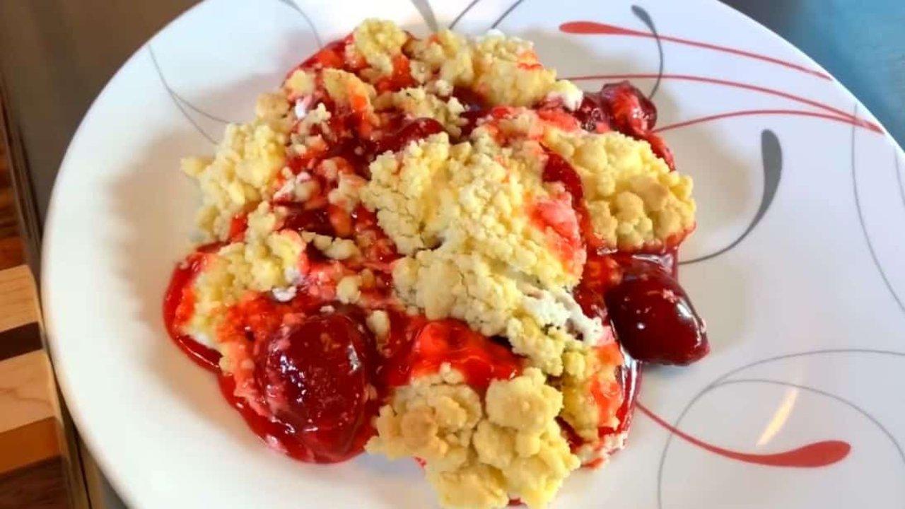 5-Ingredient Strawberry Cheesecake Dump Cake