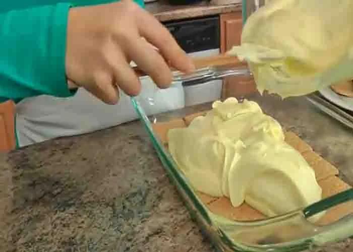 Assembling the eclair dessert