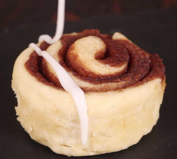 How to Make Microwaved Cinnamon Roll