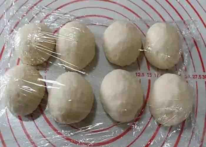 Resting the garlic buns