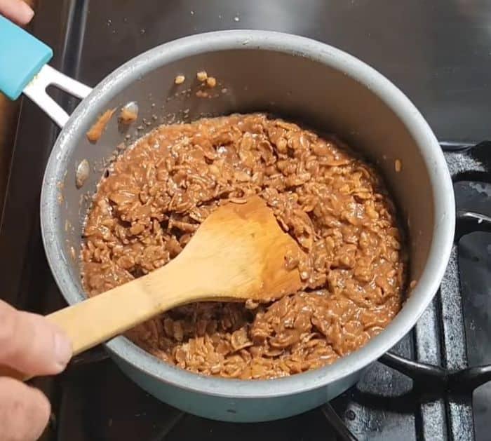 How to Make Chocolate Caramel Crispy Cookies