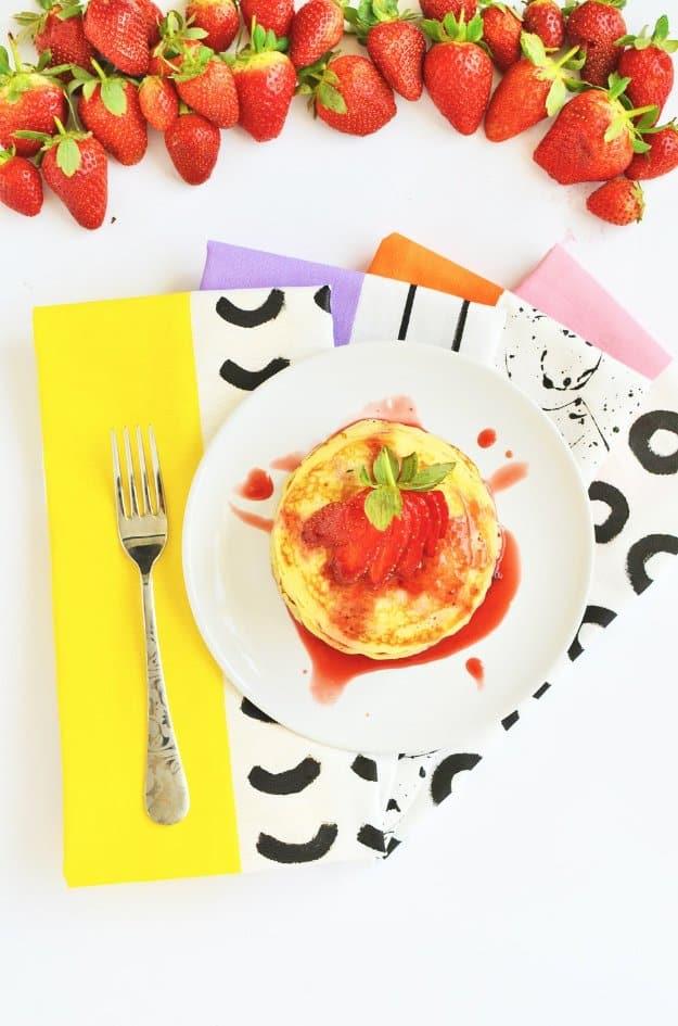 DIY Color Block Pattern Napkins, a creative kitchen decor idea worth making this weekend and an idea worth saving for later