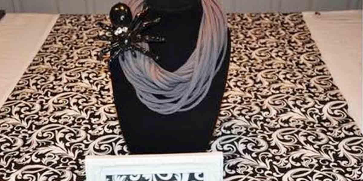 Watch How She Makes This Fabulous Scarf Out Of An Old T-Shirt!