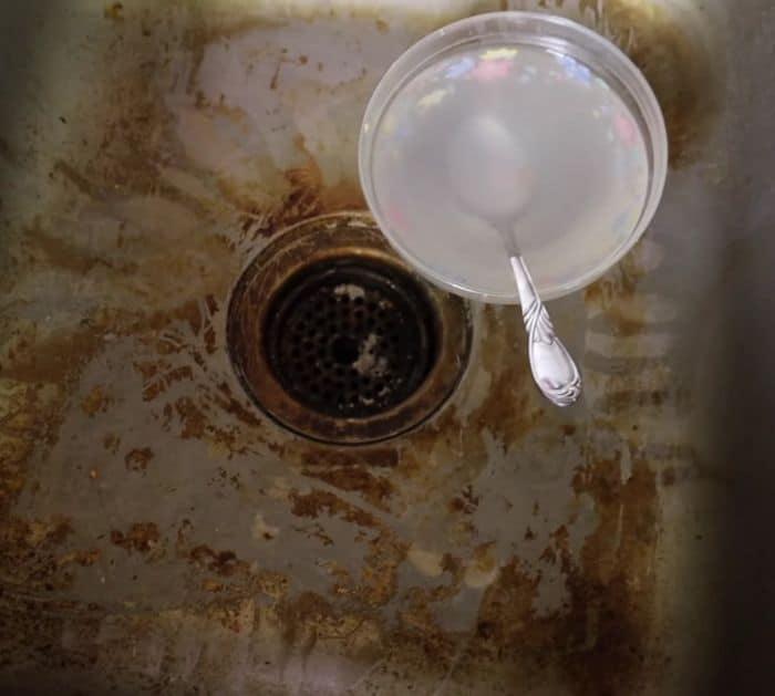 How to Clean a Gross Kitchen Sink