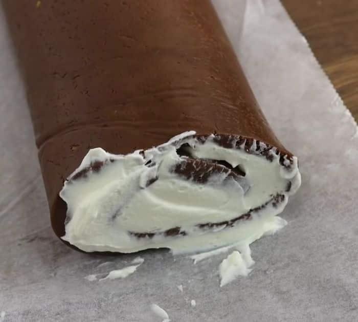 No-bake chocolate roll