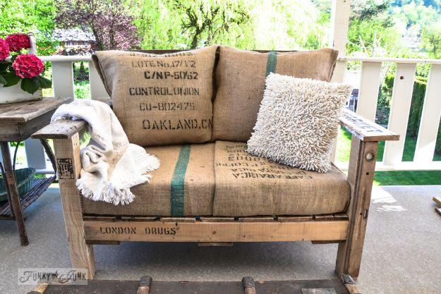DIY Patio Furniture Ideas - Pallet Wood Patio Chair - Cheap Do It Yourself Porch and Easy Backyard Furniture, Rocking Chairs, Swings, Benches, Stools and Seating Tutorials - Dining