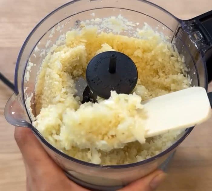 How to Preserve Peeled Garlic